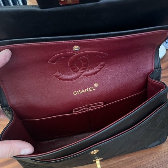 Chanel medium classic flap in lambskin - Picture 8 of 15